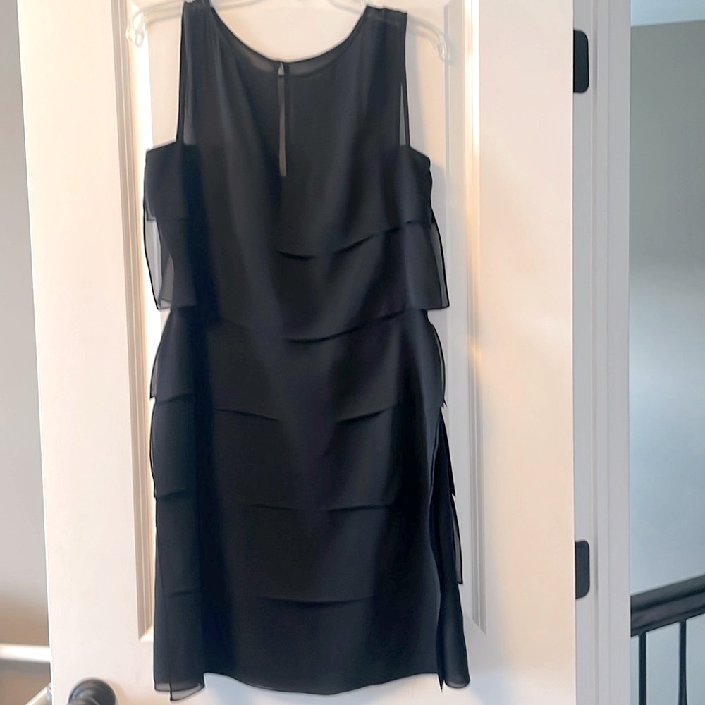 Gorgeous Kay Unger Silk Paneled dress